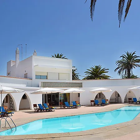 Casa Tres Palmeiras Bed and Breakfast 3*