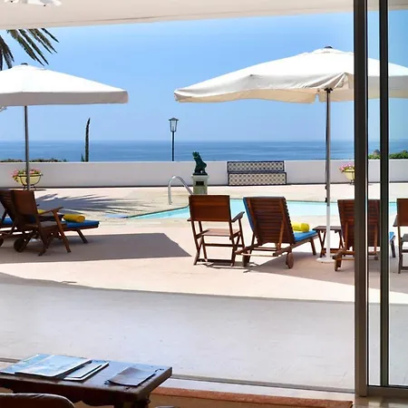 Casa Tres Palmeiras Bed & Breakfast