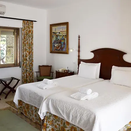 Bed and Breakfast Casa Tres Palmeiras 3*